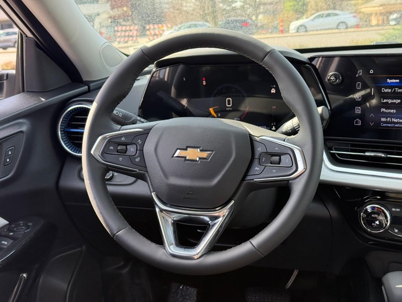 Chevrolet Trax Vehicle Full-screen Gallery Image 12