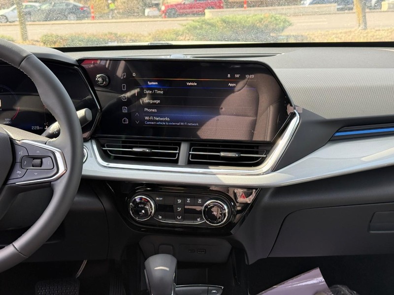 Chevrolet Trax Vehicle Full-screen Gallery Image 13