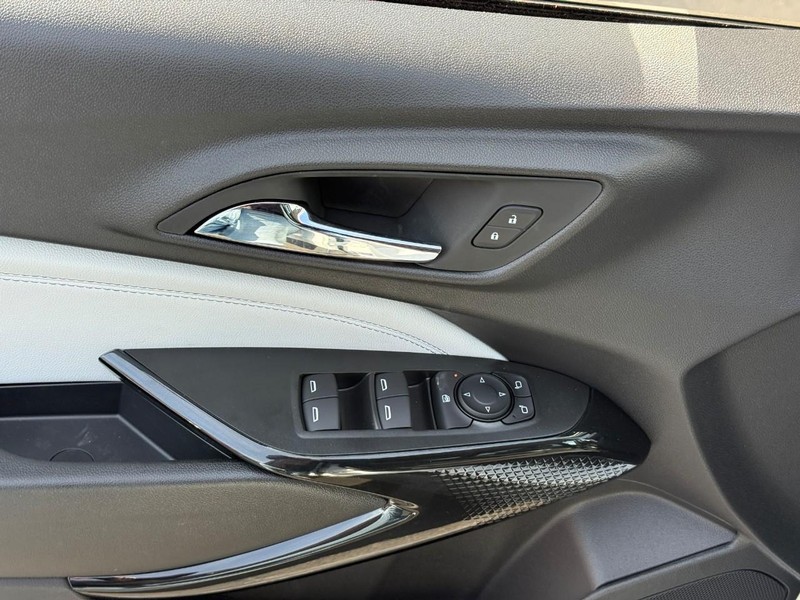 Chevrolet Trax Vehicle Full-screen Gallery Image 15