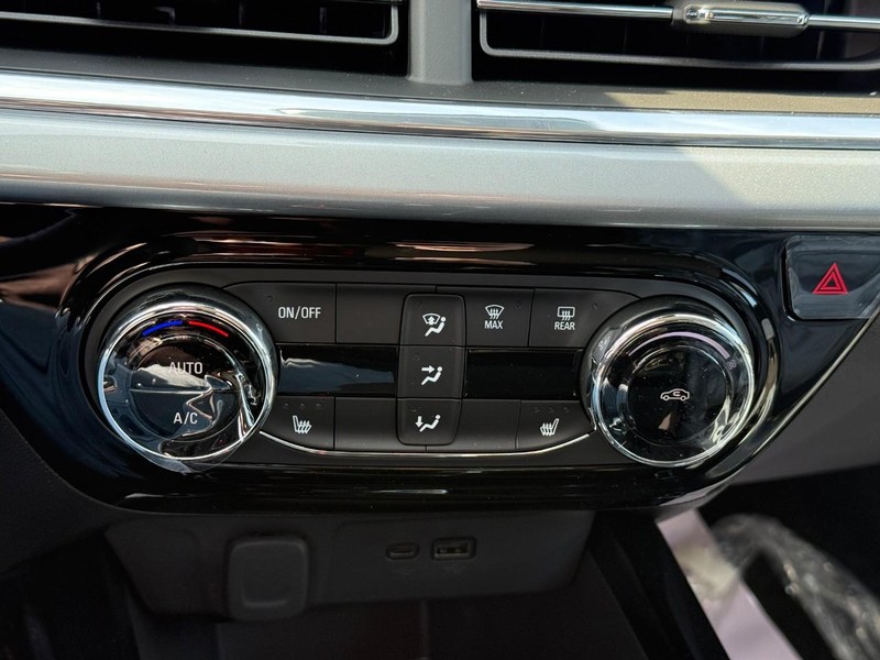 Chevrolet Trax Vehicle Full-screen Gallery Image 21