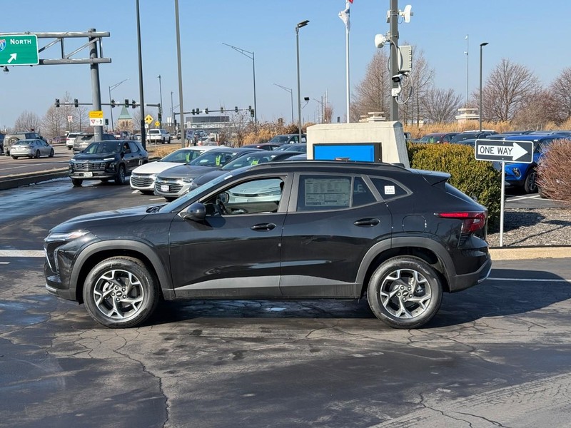 Chevrolet Trax Vehicle Full-screen Gallery Image 2