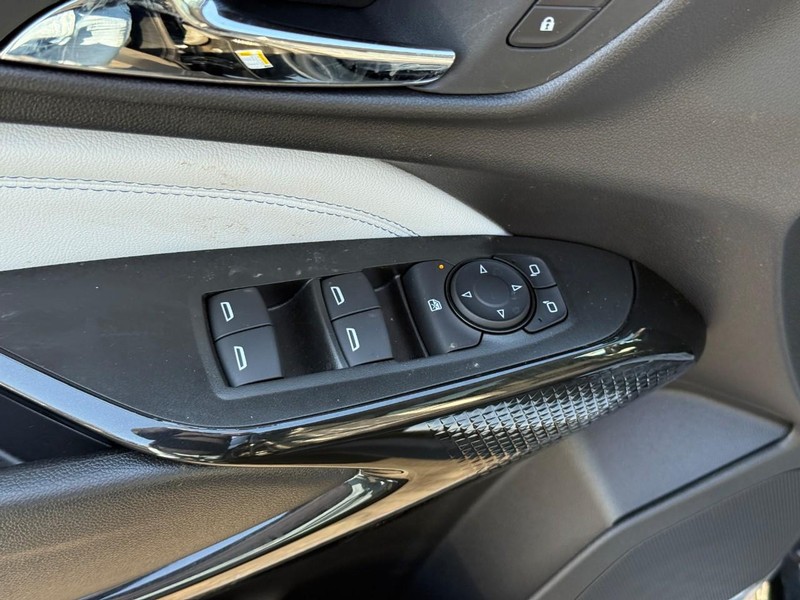 Chevrolet Trax Vehicle Full-screen Gallery Image 18