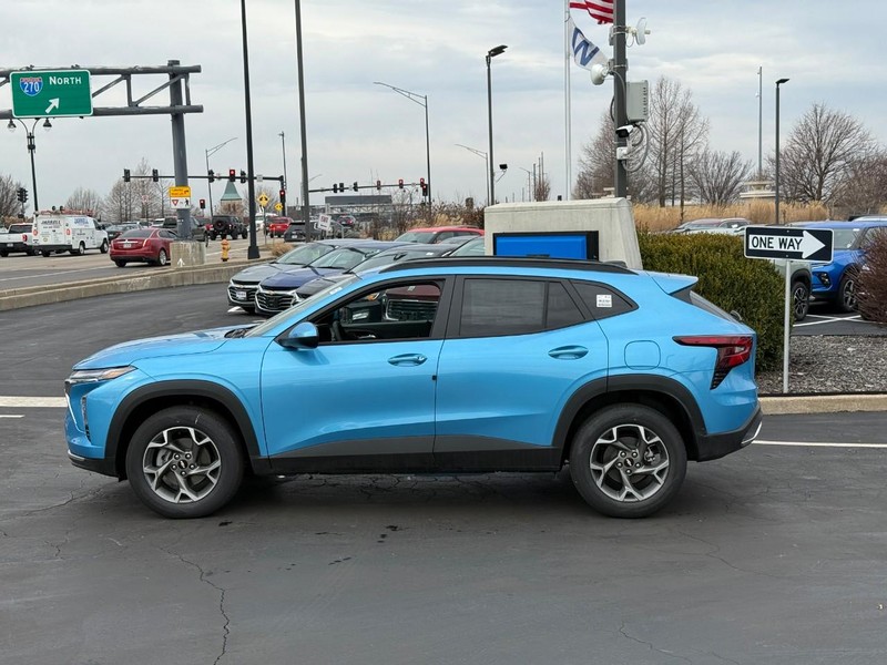 Chevrolet Trax Vehicle Full-screen Gallery Image 2