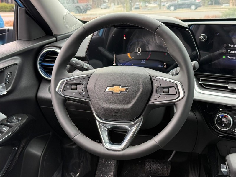 Chevrolet Trax Vehicle Full-screen Gallery Image 13