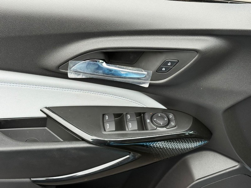 Chevrolet Trax Vehicle Full-screen Gallery Image 16