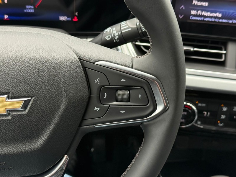 Chevrolet Trax Vehicle Full-screen Gallery Image 18