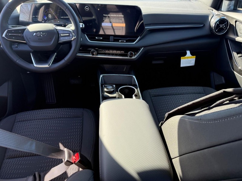 Chevrolet Equinox Vehicle Full-screen Gallery Image 6