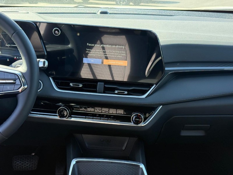 Chevrolet Equinox Vehicle Full-screen Gallery Image 8