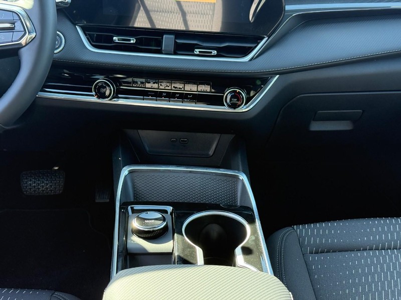 Chevrolet Equinox Vehicle Full-screen Gallery Image 9