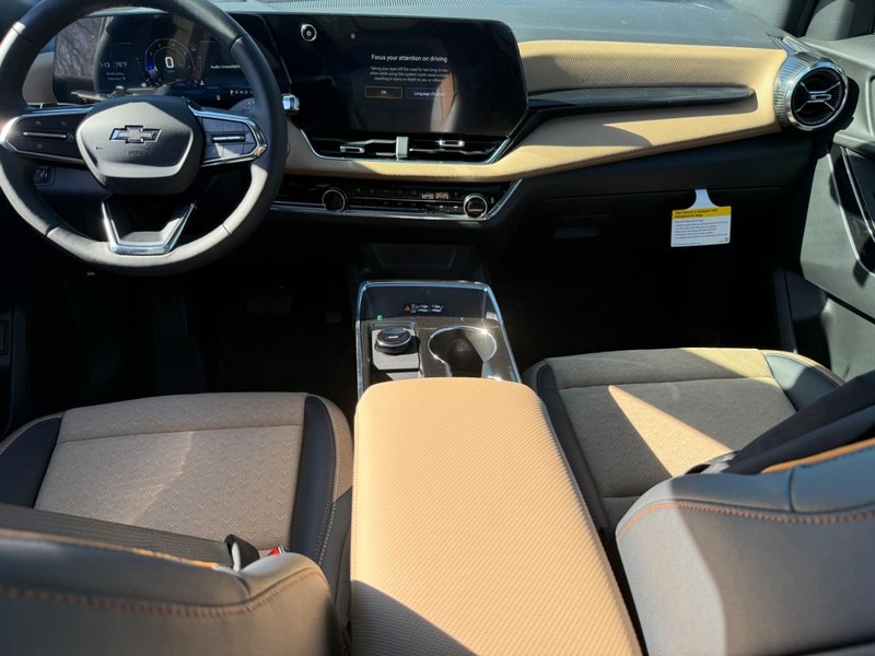 Chevrolet Equinox Vehicle Full-screen Gallery Image 6