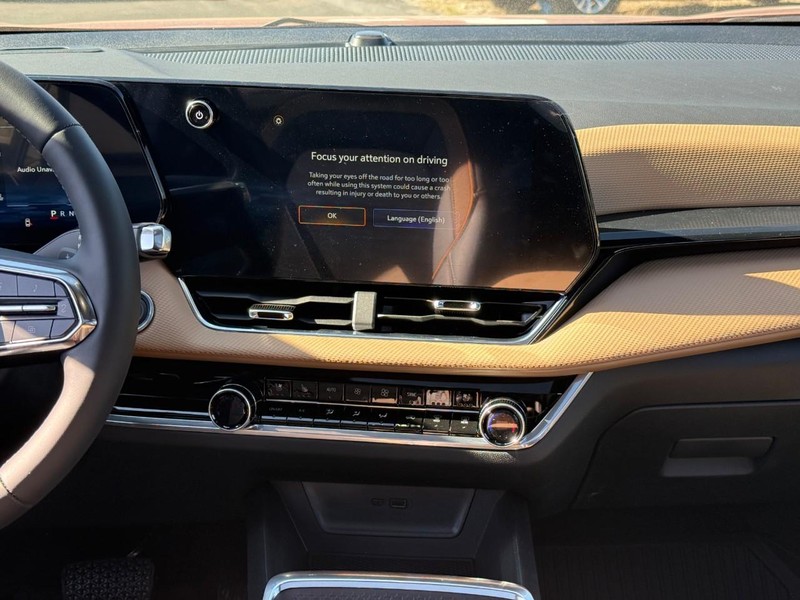 Chevrolet Equinox Vehicle Full-screen Gallery Image 8