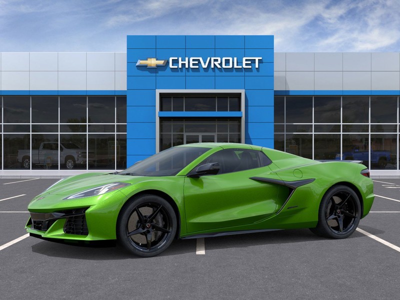 Chevrolet Corvette Vehicle Full-screen Gallery Image 2