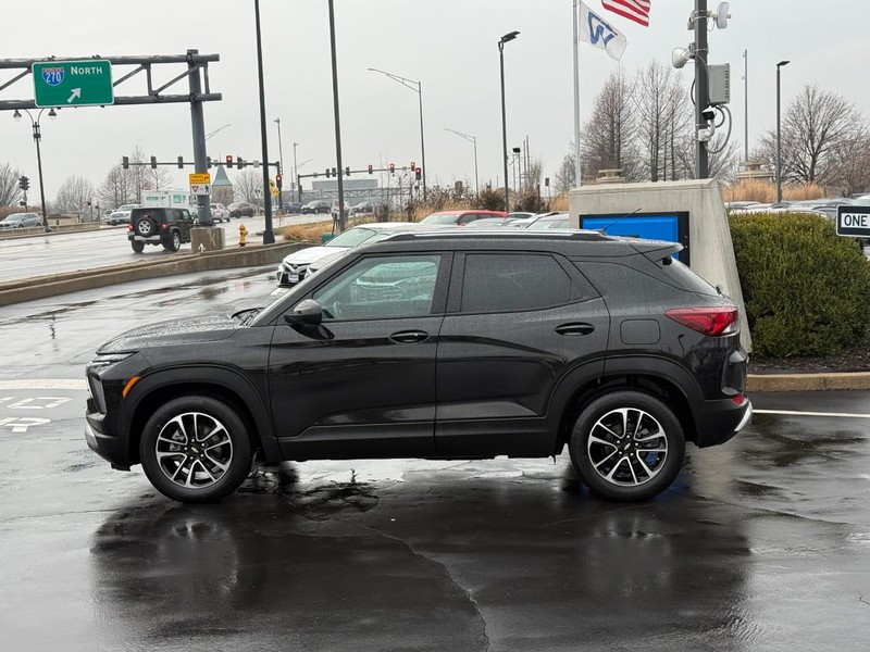 Chevrolet TrailBlazer Vehicle Full-screen Gallery Image 2