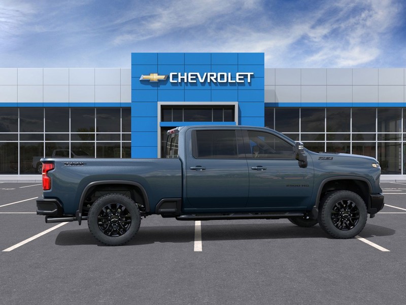 Chevrolet Silverado 2500HD Vehicle Full-screen Gallery Image 5