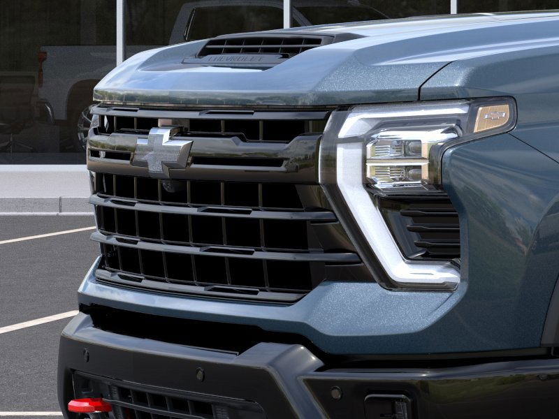 Chevrolet Silverado 2500HD Vehicle Full-screen Gallery Image 13