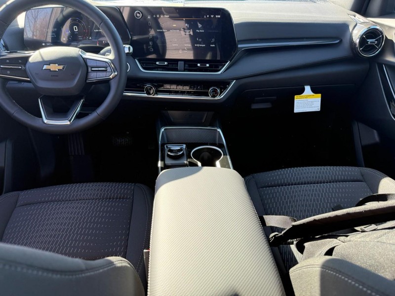 Chevrolet Equinox Vehicle Full-screen Gallery Image 6