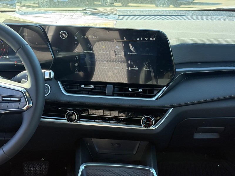 Chevrolet Equinox Vehicle Full-screen Gallery Image 8