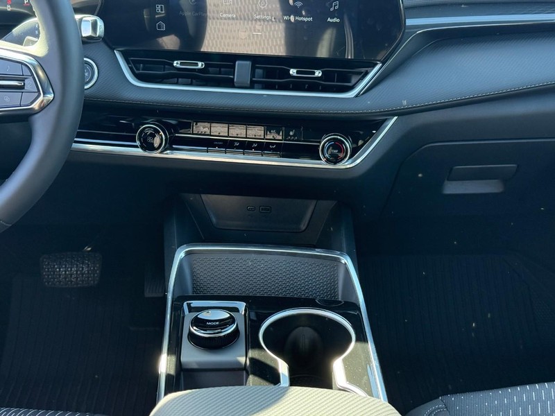 Chevrolet Equinox Vehicle Full-screen Gallery Image 9