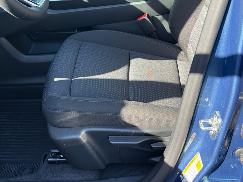 Chevrolet Equinox Vehicle Full-screen Gallery Image 11