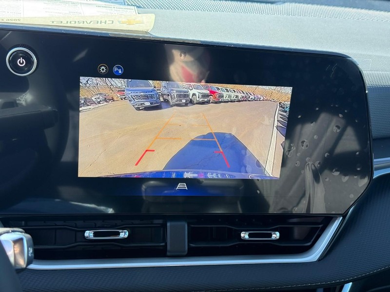 Chevrolet Equinox Vehicle Full-screen Gallery Image 15