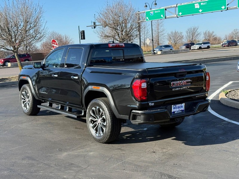 GMC Canyon Vehicle Full-screen Gallery Image 3