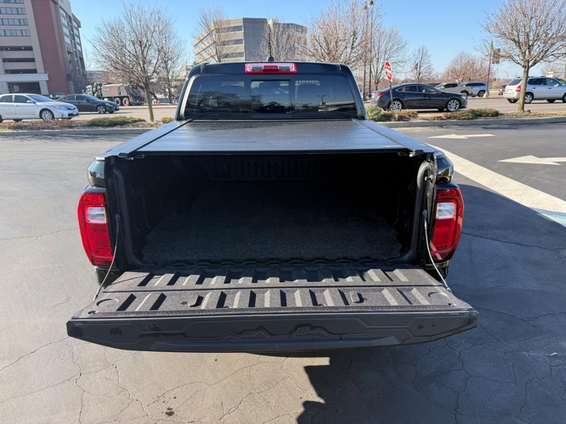 GMC Canyon Vehicle Full-screen Gallery Image 5