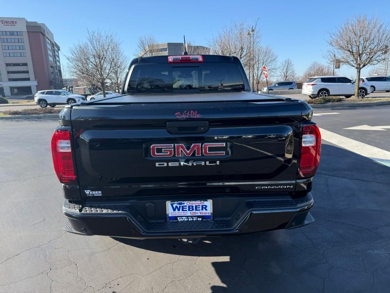 GMC Canyon Vehicle Full-screen Gallery Image 6