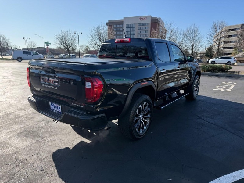 GMC Canyon Vehicle Full-screen Gallery Image 7