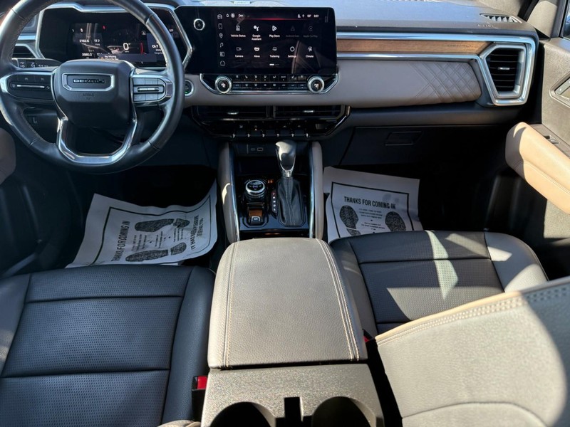 GMC Canyon Vehicle Full-screen Gallery Image 11