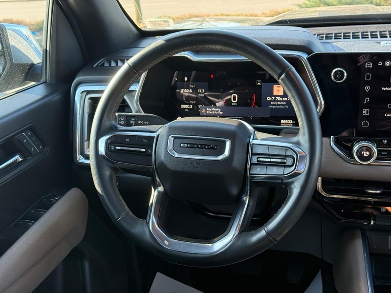 GMC Canyon Vehicle Full-screen Gallery Image 12