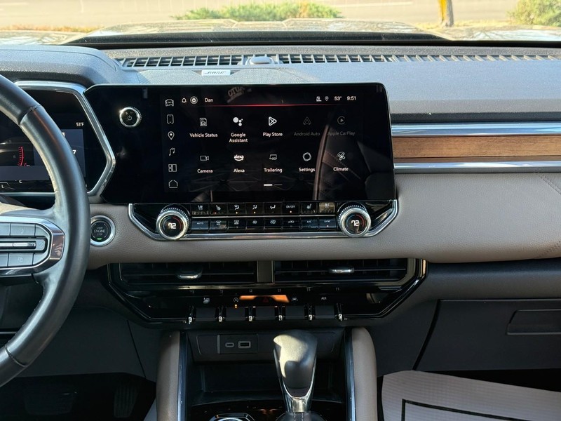 GMC Canyon Vehicle Full-screen Gallery Image 13