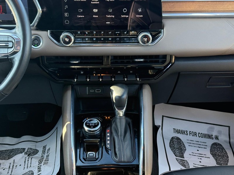 GMC Canyon Vehicle Full-screen Gallery Image 14