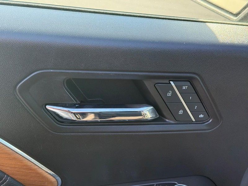 GMC Canyon Vehicle Full-screen Gallery Image 17