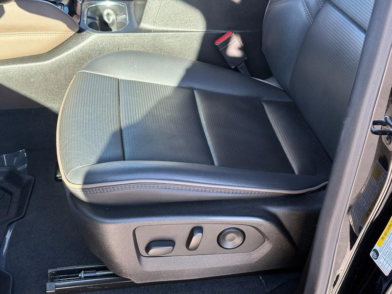 GMC Canyon Vehicle Full-screen Gallery Image 18