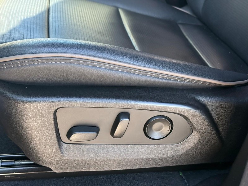 GMC Canyon Vehicle Full-screen Gallery Image 19