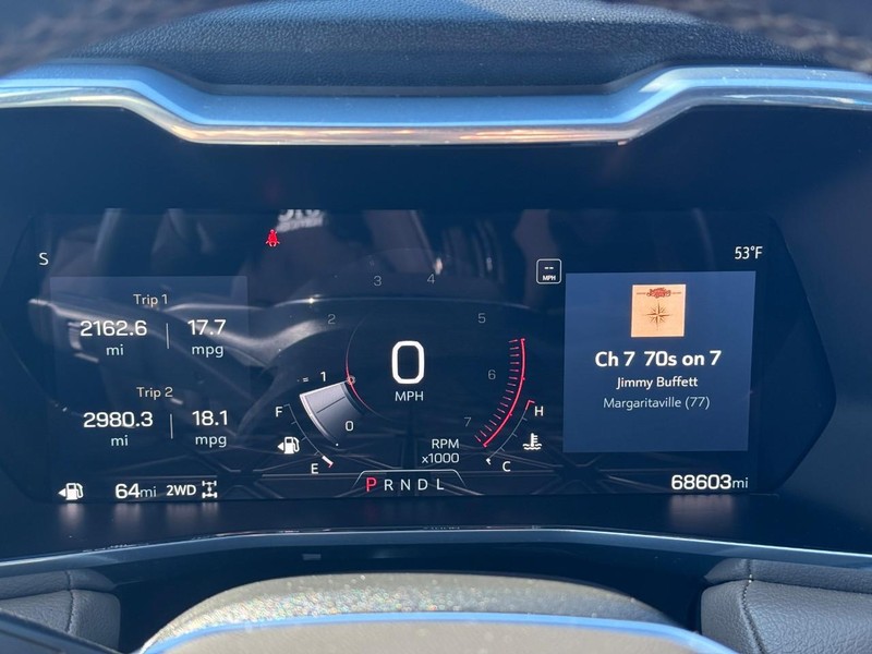 GMC Canyon Vehicle Full-screen Gallery Image 22