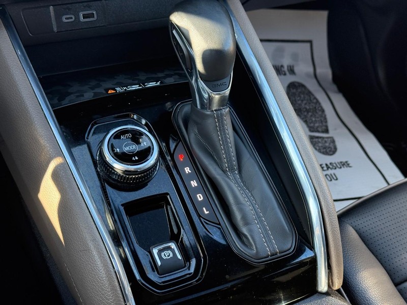 GMC Canyon Vehicle Full-screen Gallery Image 23