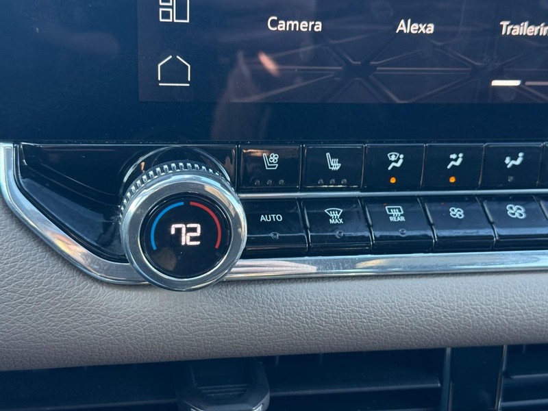 GMC Canyon Vehicle Full-screen Gallery Image 24