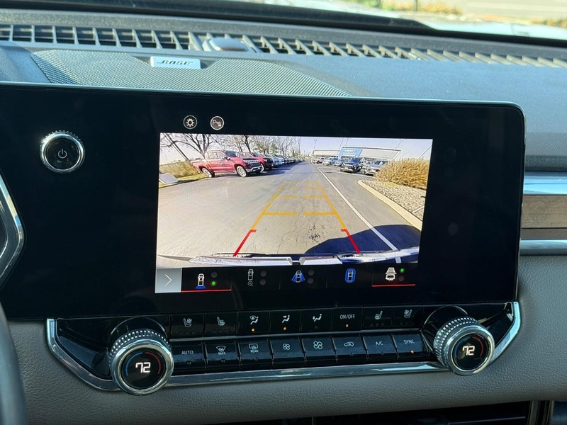 GMC Canyon Vehicle Full-screen Gallery Image 25