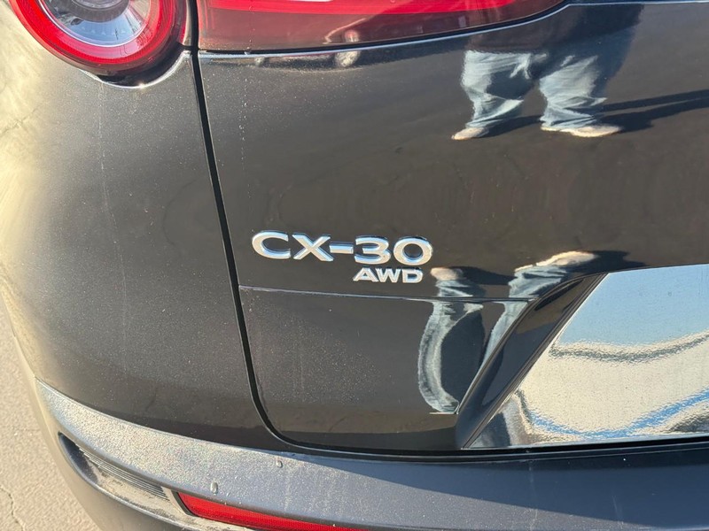 Mazda CX-30 Vehicle Full-screen Gallery Image 5