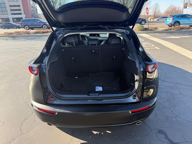 Mazda CX-30 Vehicle Full-screen Gallery Image 6