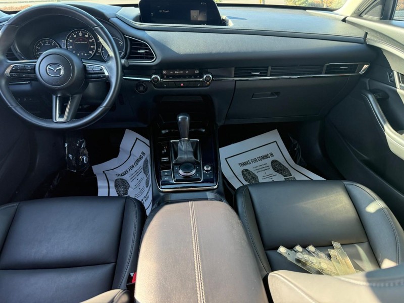 Mazda CX-30 Vehicle Full-screen Gallery Image 12