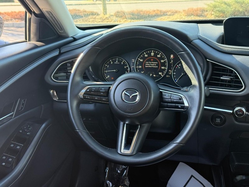 Mazda CX-30 Vehicle Full-screen Gallery Image 13