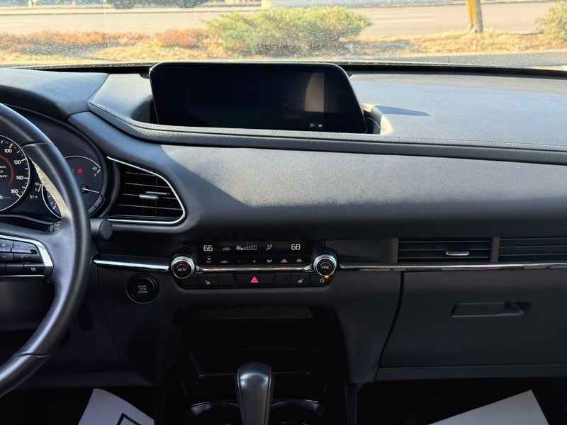 Mazda CX-30 Vehicle Full-screen Gallery Image 14