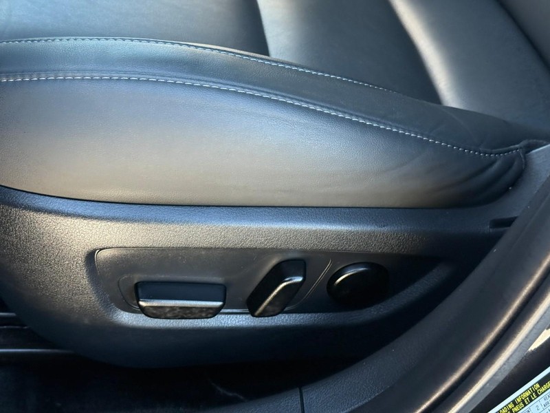 Mazda CX-30 Vehicle Full-screen Gallery Image 19