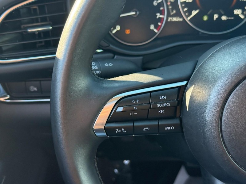 Mazda CX-30 Vehicle Full-screen Gallery Image 20