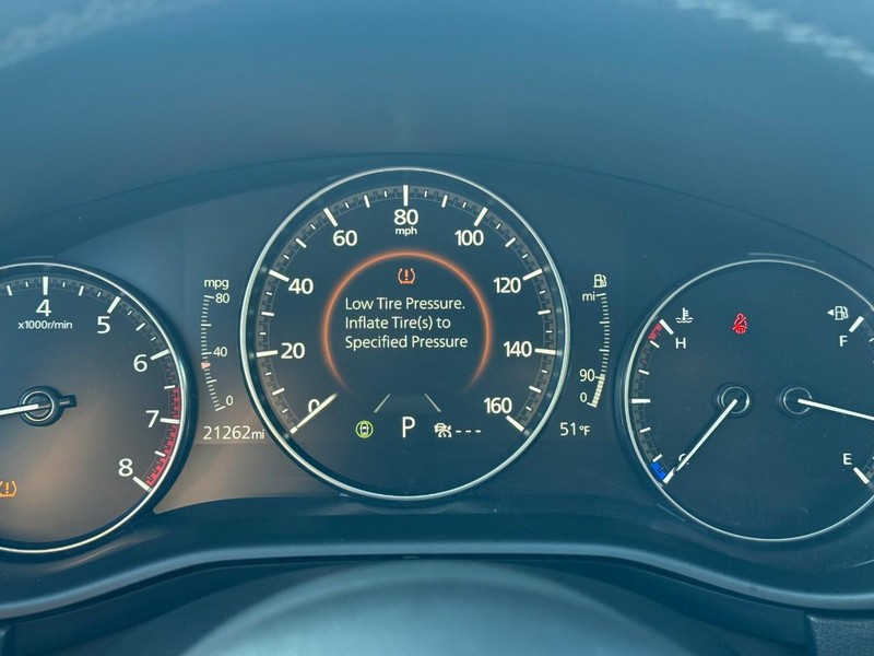 Mazda CX-30 Vehicle Full-screen Gallery Image 22