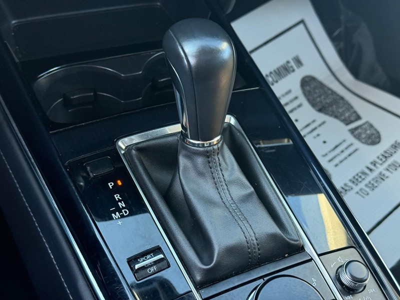 Mazda CX-30 Vehicle Full-screen Gallery Image 23