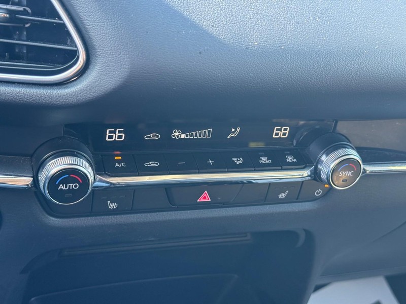 Mazda CX-30 Vehicle Full-screen Gallery Image 24