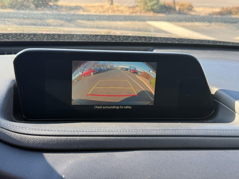 Mazda CX-30 Vehicle Full-screen Gallery Image 25